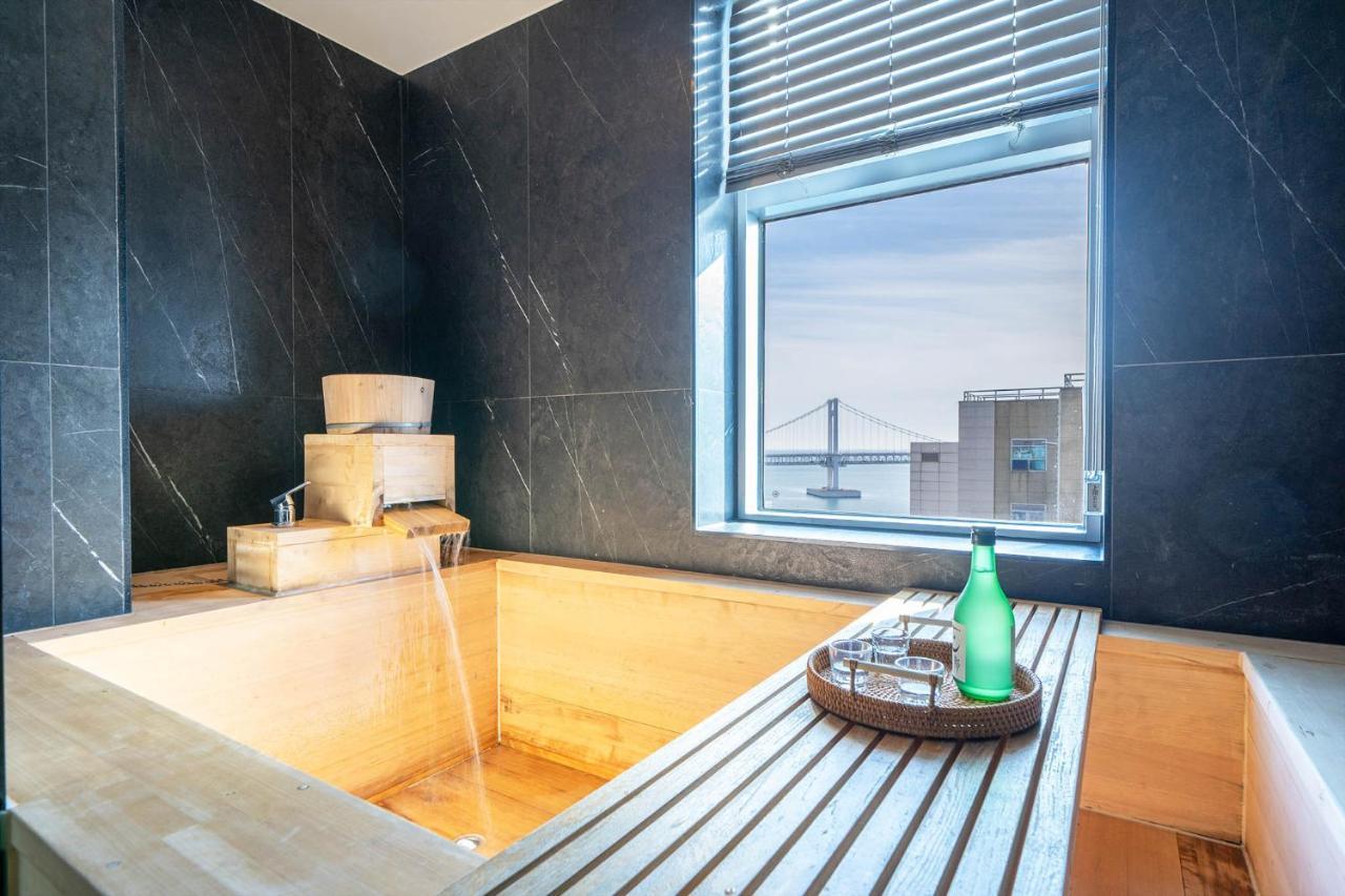 Gwanganli The Club Hotel Busan Bagian luar foto